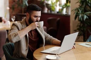 Czym są breadcrumbs i jaki mają wpływ na SEO